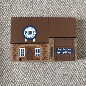 Cat's Meow Village S-10 RT Wooster, Ohio  "Pure Gas Station" Wooden Shelf Sitter